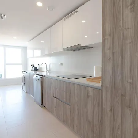 Global Properties, Moderno De Dos Terrazas Con Vistas Al Mar Y A La Montana